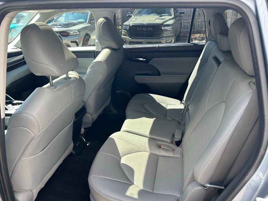 used 2022 Toyota Highlander car, priced at $37,699