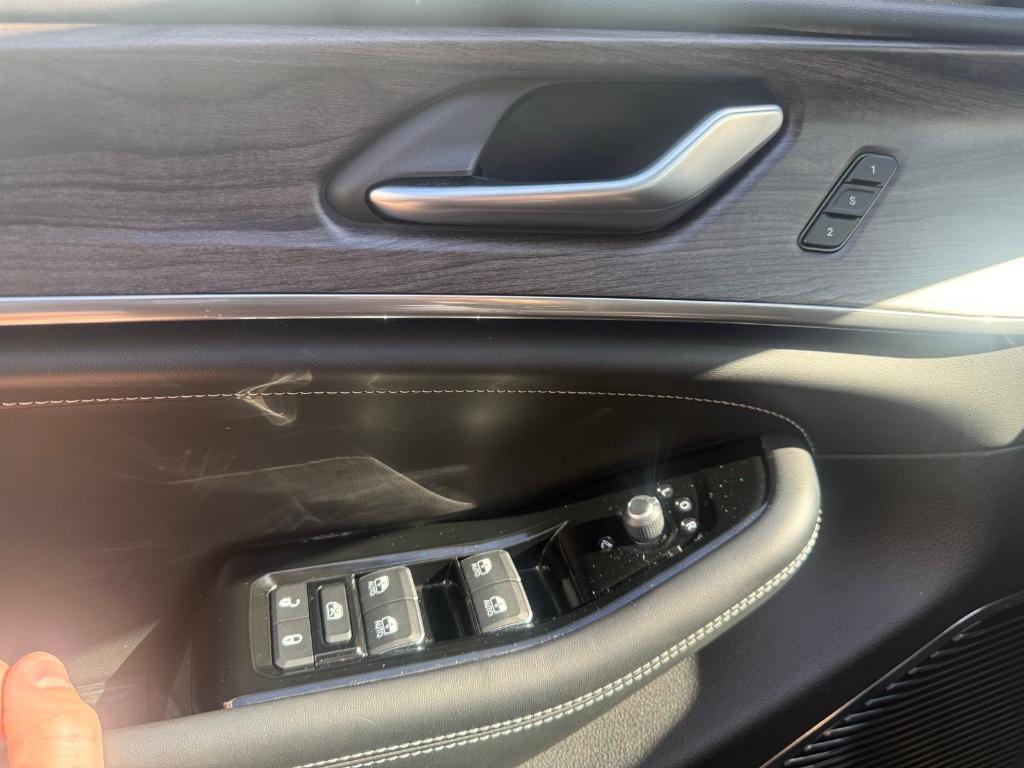 used 2022 Jeep Grand Cherokee car, priced at $32,142