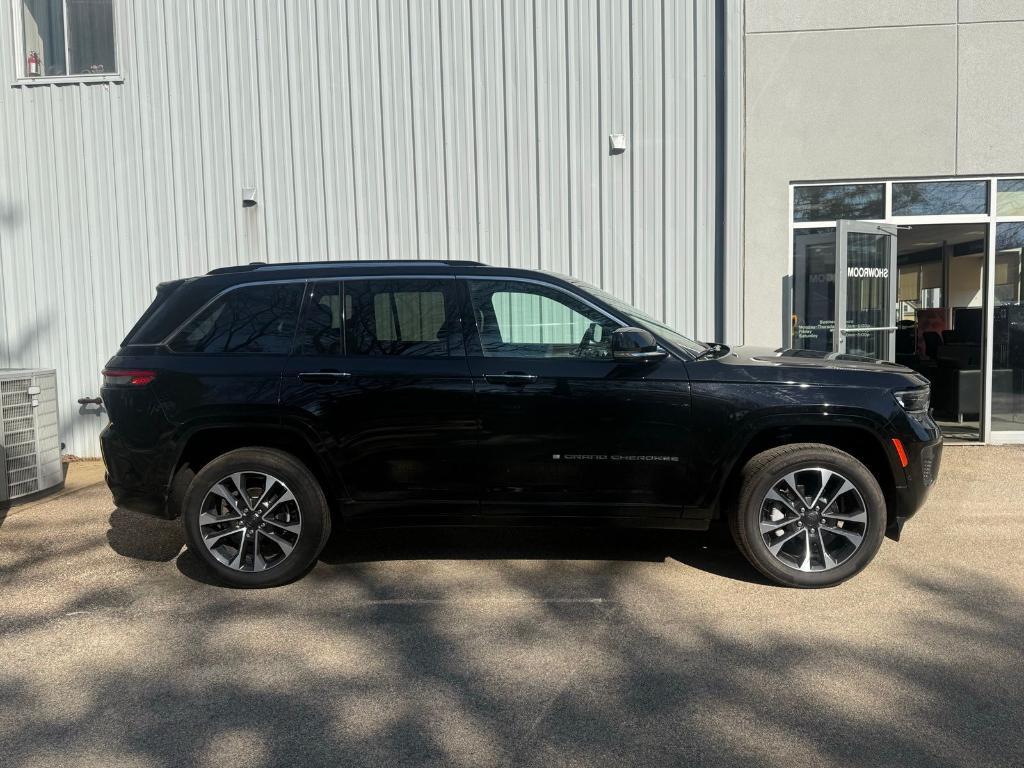 used 2022 Jeep Grand Cherokee car, priced at $32,142