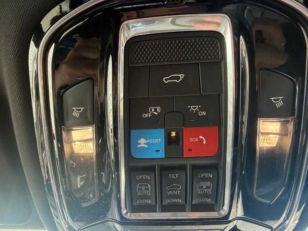 used 2022 Jeep Grand Cherokee car, priced at $32,142