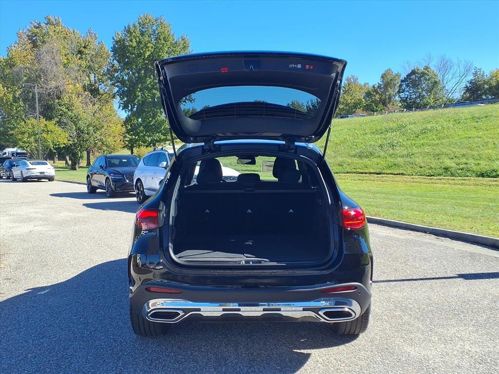 new 2026 Mercedes-Benz GLC 300 car