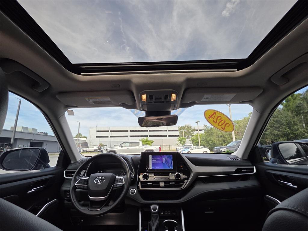 used 2024 Toyota Highlander car, priced at $38,492