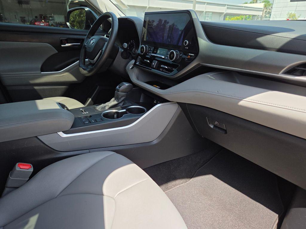 used 2024 Toyota Highlander car, priced at $36,641