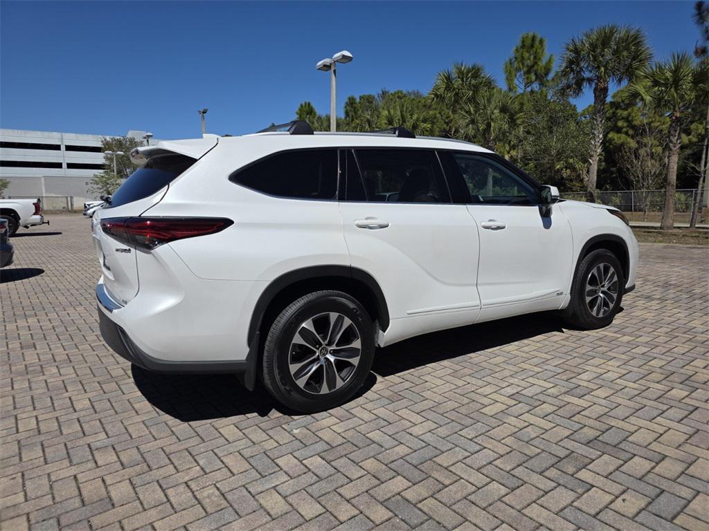 used 2022 Toyota Highlander Hybrid car, priced at $38,657