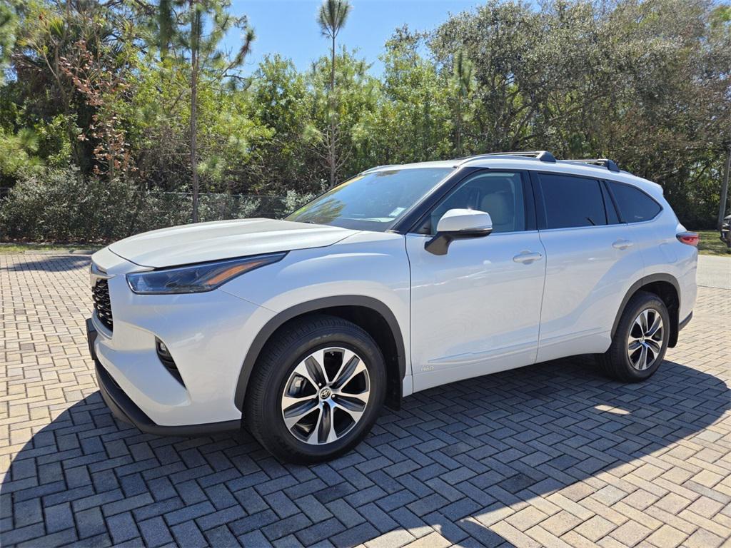 used 2022 Toyota Highlander Hybrid car, priced at $38,657