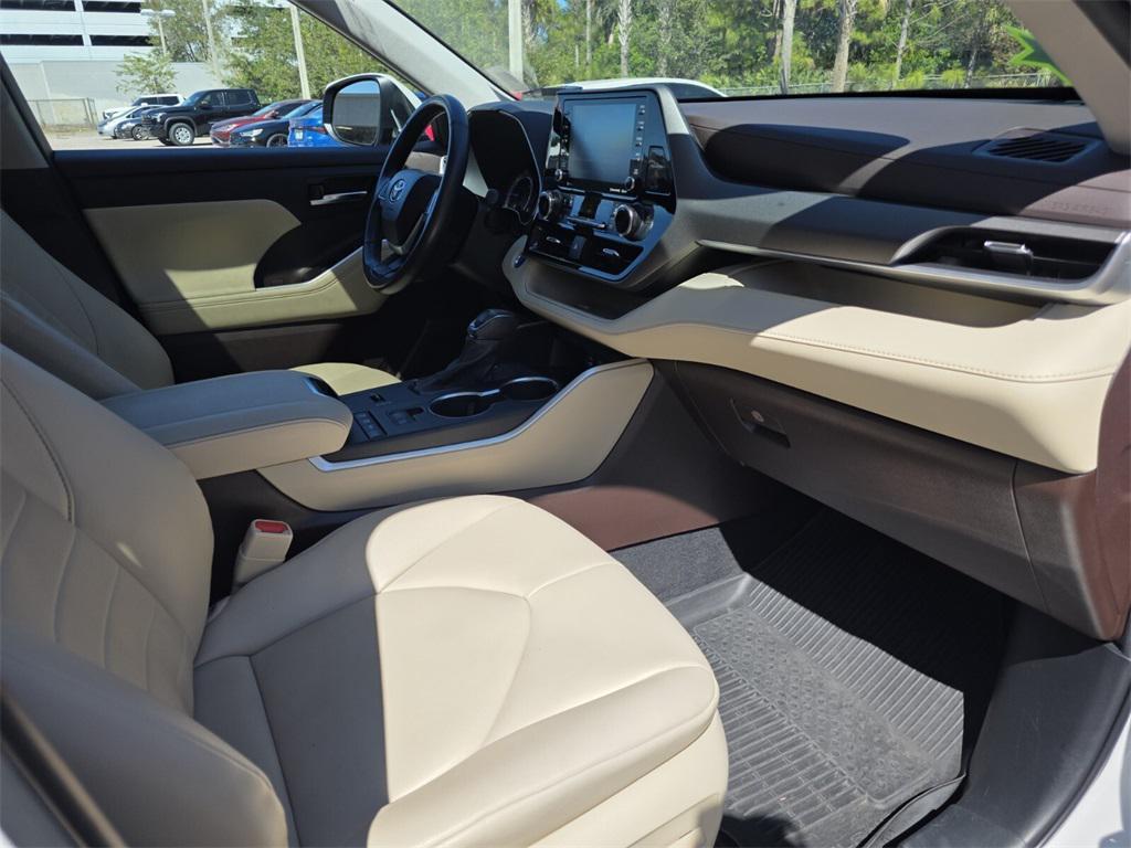 used 2022 Toyota Highlander Hybrid car, priced at $38,657
