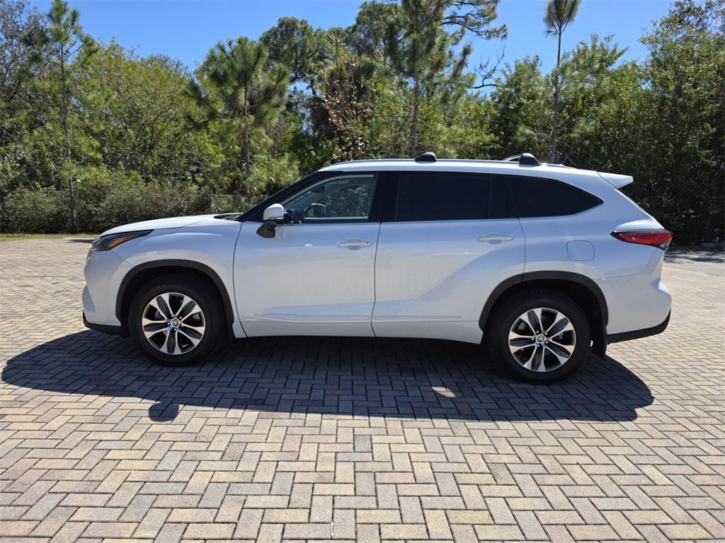 used 2022 Toyota Highlander Hybrid car, priced at $38,657