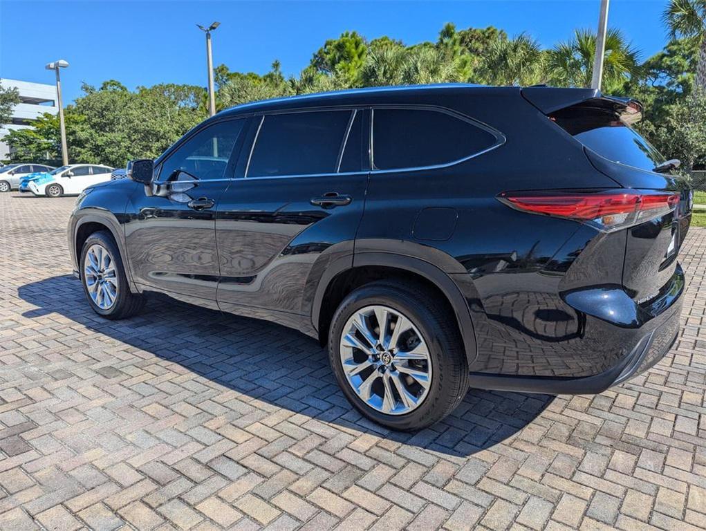 used 2020 Toyota Highlander car, priced at $22,976
