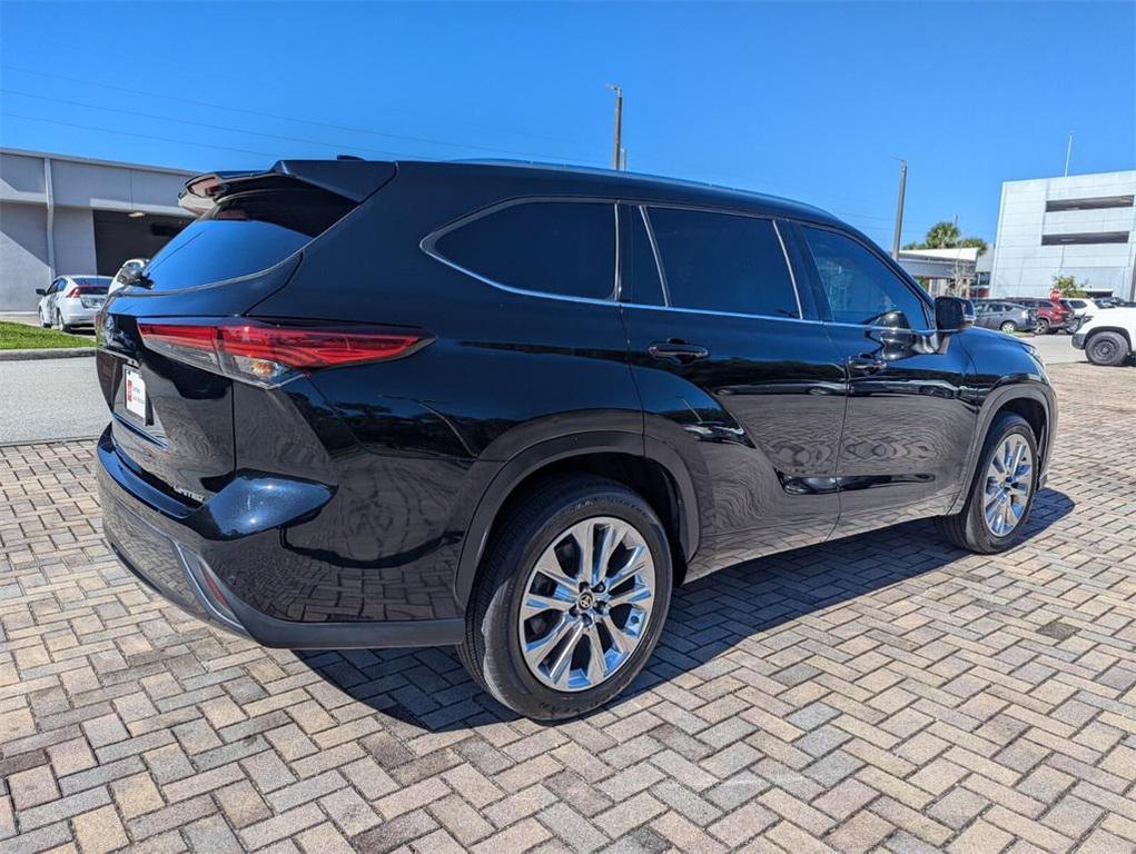 used 2020 Toyota Highlander car, priced at $22,976