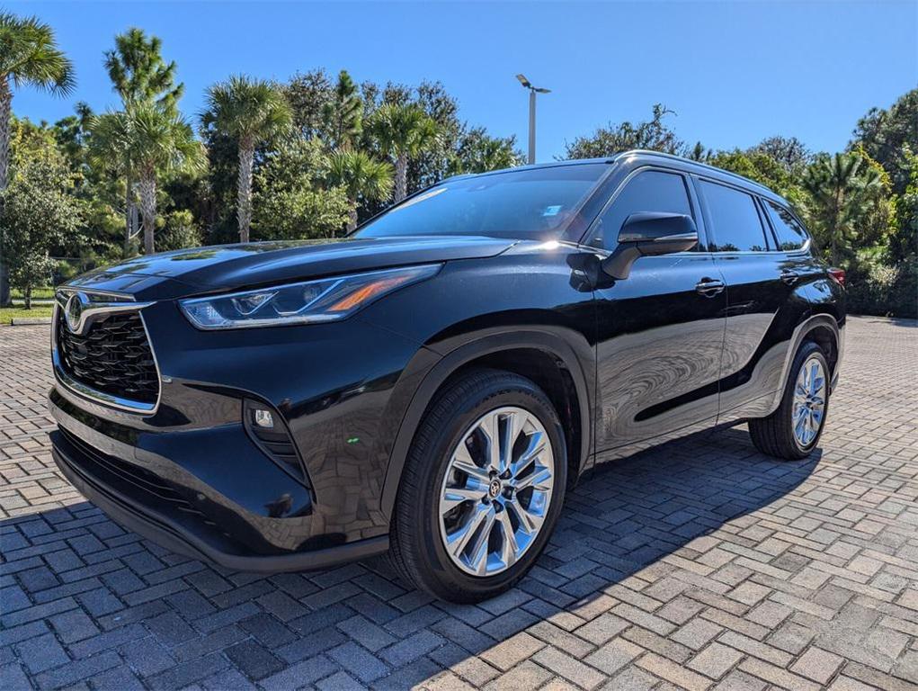 used 2020 Toyota Highlander car, priced at $22,976
