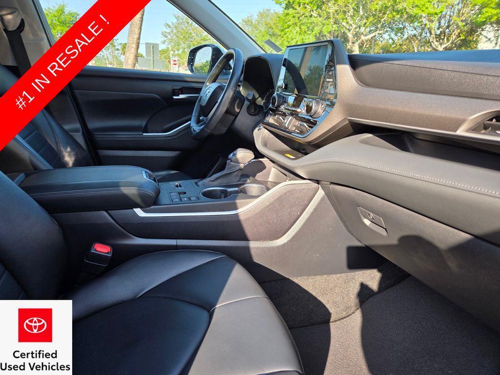 used 2023 Toyota Highlander car, priced at $34,629