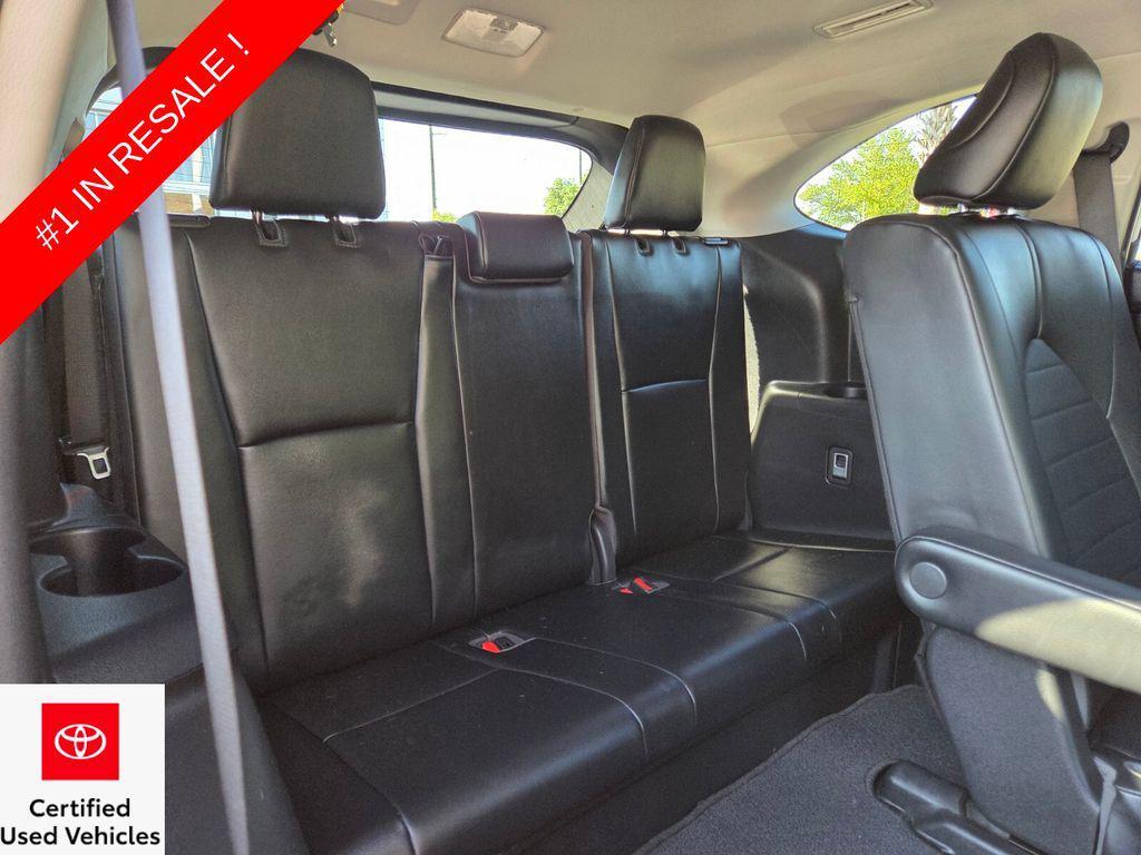 used 2023 Toyota Highlander car, priced at $34,629