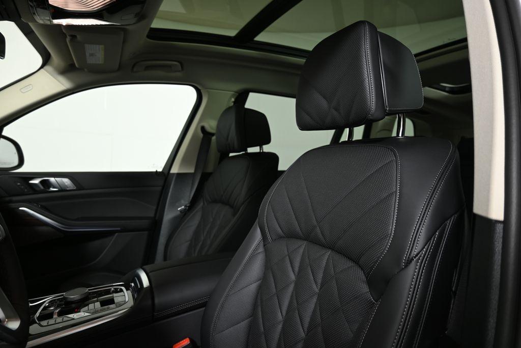 new 2026 BMW X7 car, priced at $94,805