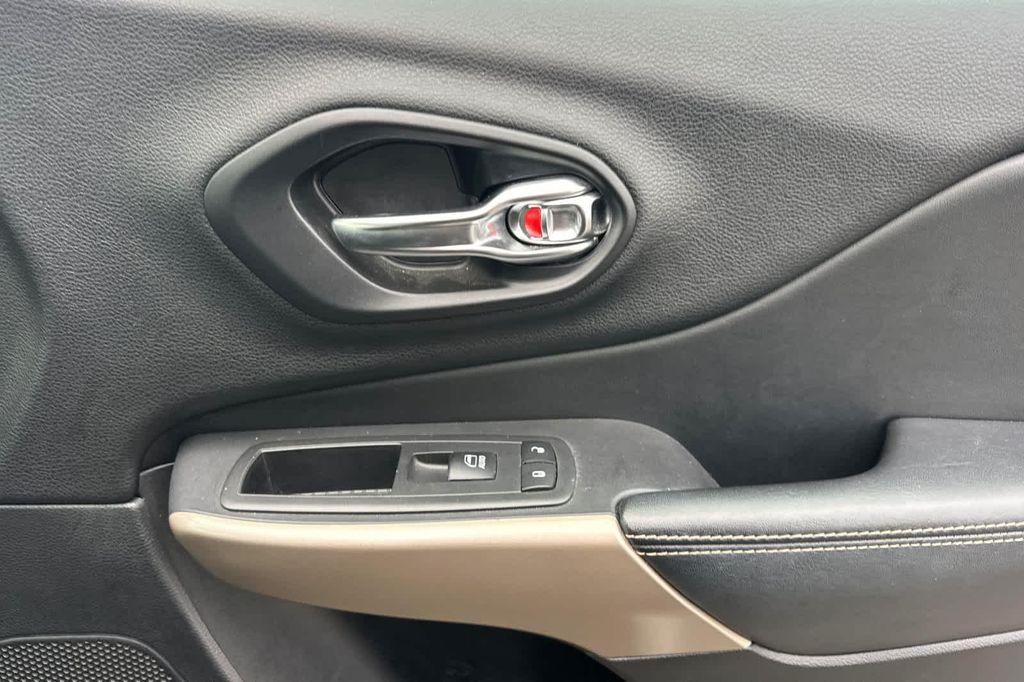 used 2017 Jeep Cherokee car, priced at $11,977