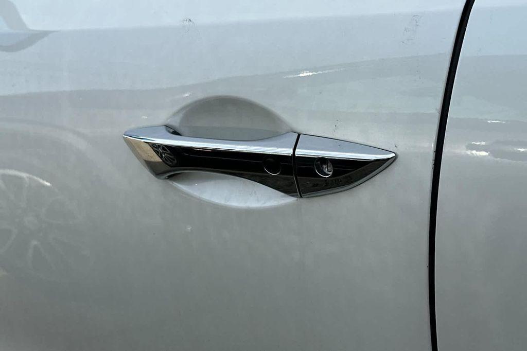 used 2015 Acura MDX car, priced at $18,999