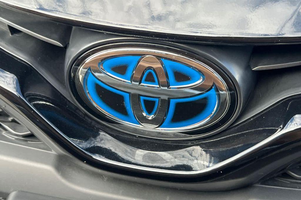 used 2018 Toyota Camry Hybrid car, priced at $14,999