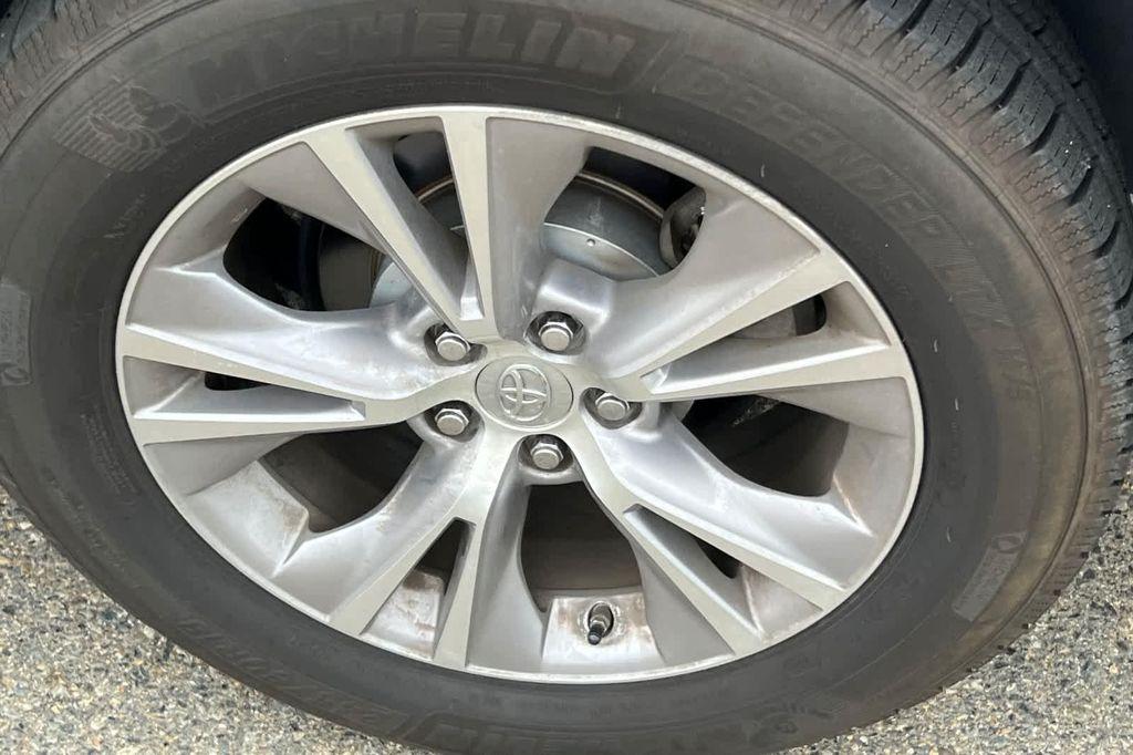 used 2015 Toyota Highlander car, priced at $21,999