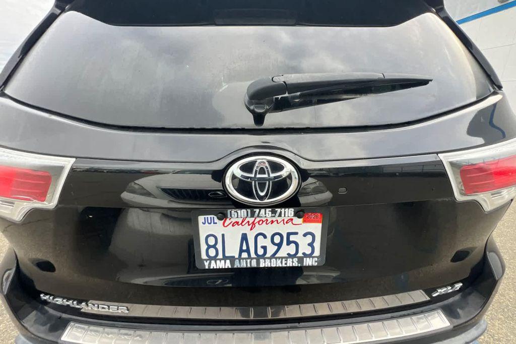 used 2015 Toyota Highlander car, priced at $21,999