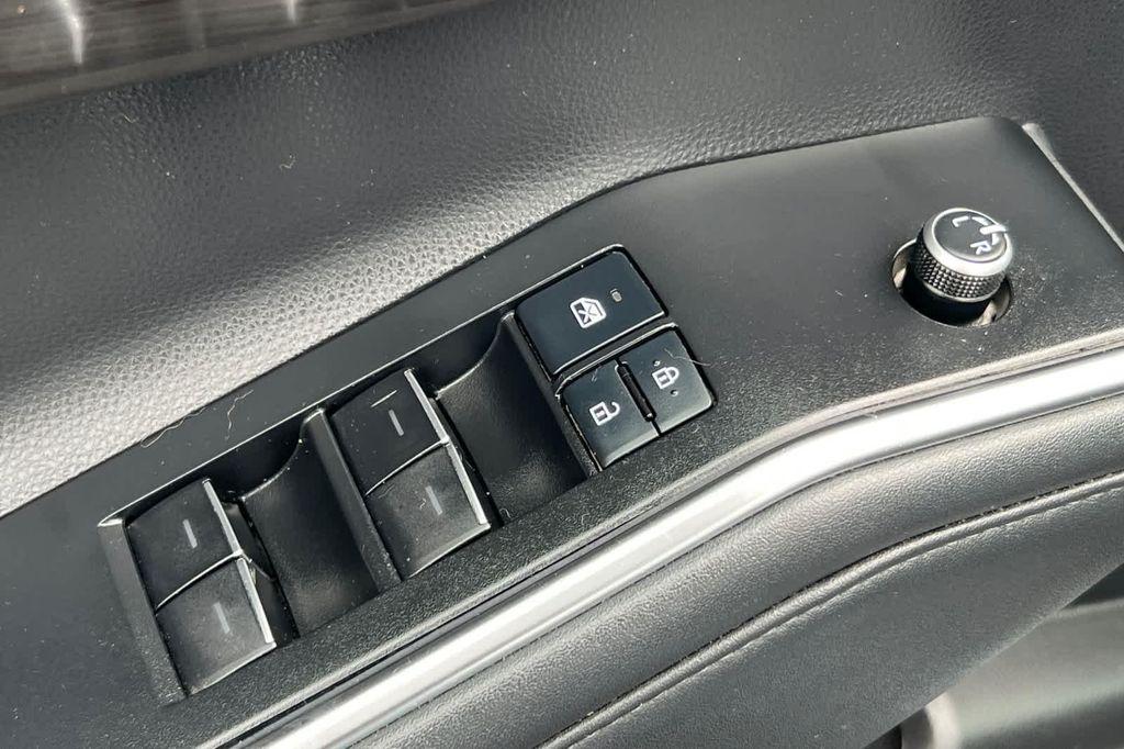 used 2021 Toyota Highlander car, priced at $35,084