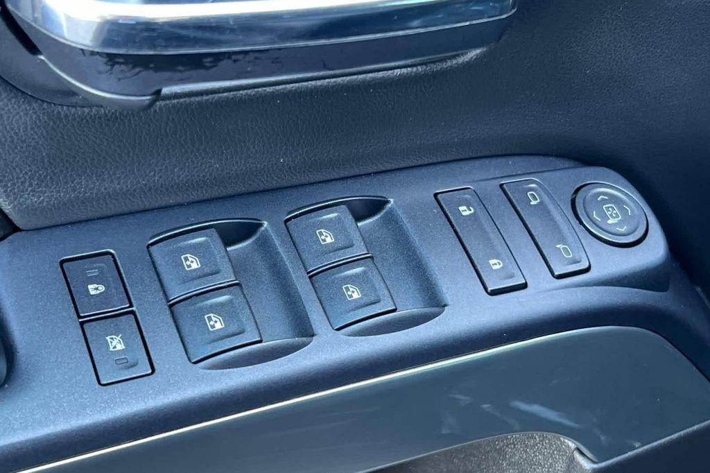 used 2015 Chevrolet Silverado 1500 car, priced at $23,977