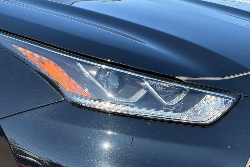 used 2021 Toyota Highlander car, priced at $39,084