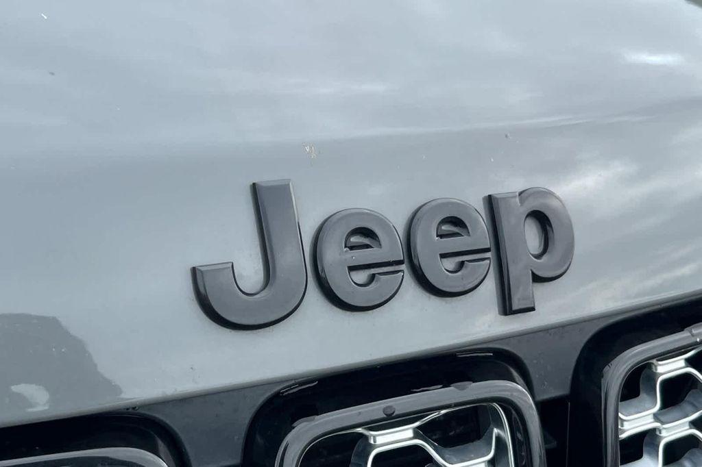 used 2019 Jeep Grand Cherokee car, priced at $15,999