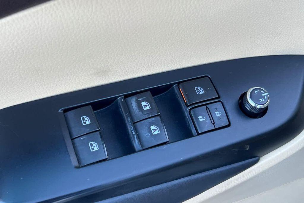 used 2014 Toyota Highlander car, priced at $17,962