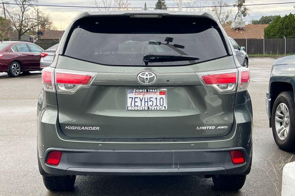 used 2014 Toyota Highlander car, priced at $15,999