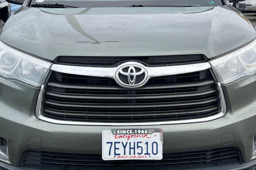 used 2014 Toyota Highlander car, priced at $15,999