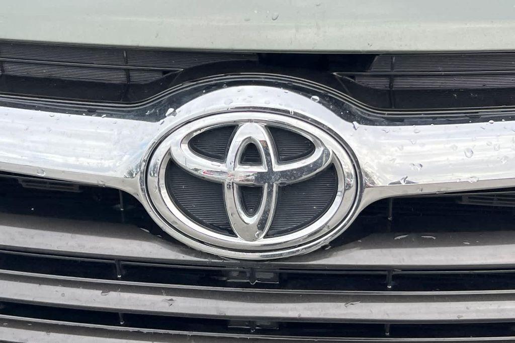 used 2014 Toyota Highlander car, priced at $15,999