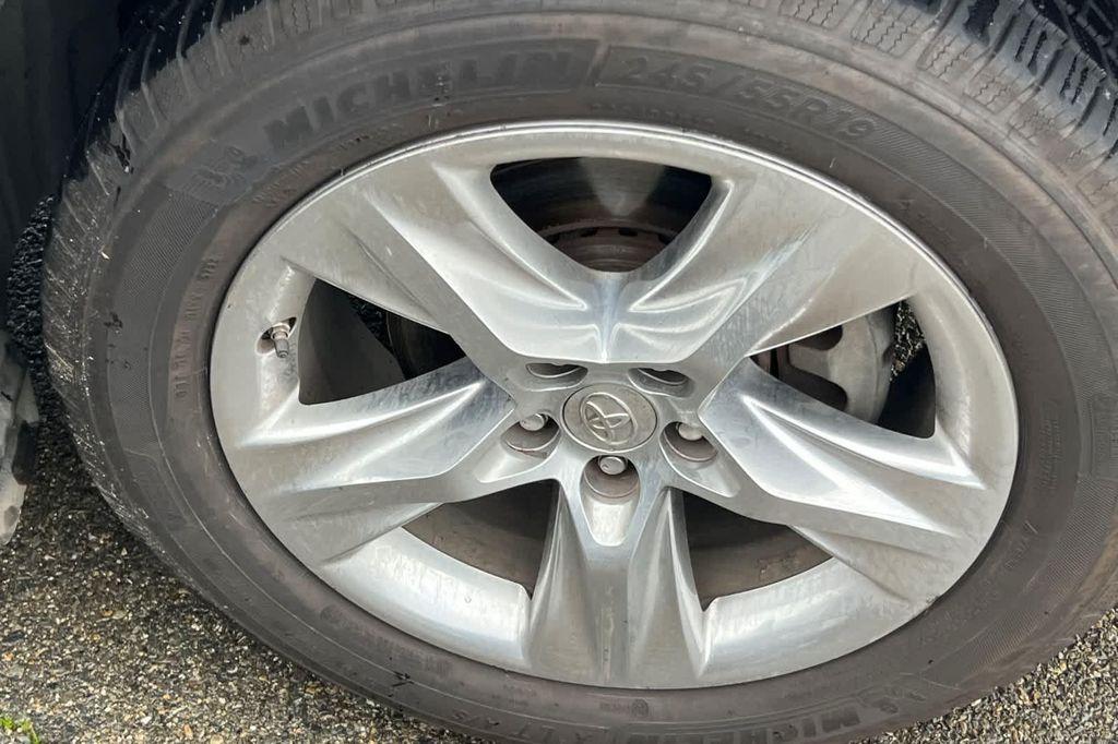 used 2014 Toyota Highlander car, priced at $15,999