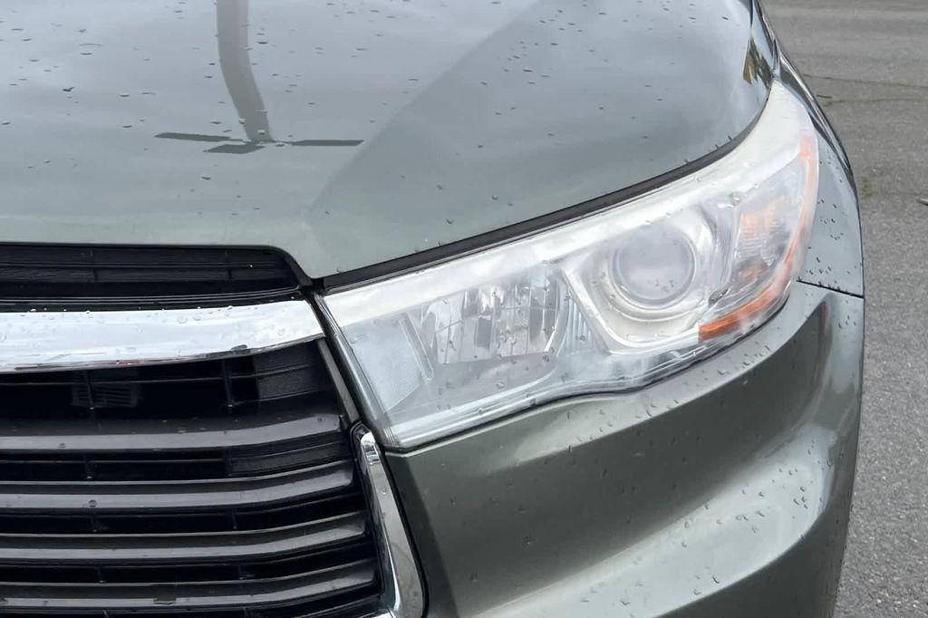 used 2014 Toyota Highlander car, priced at $15,999