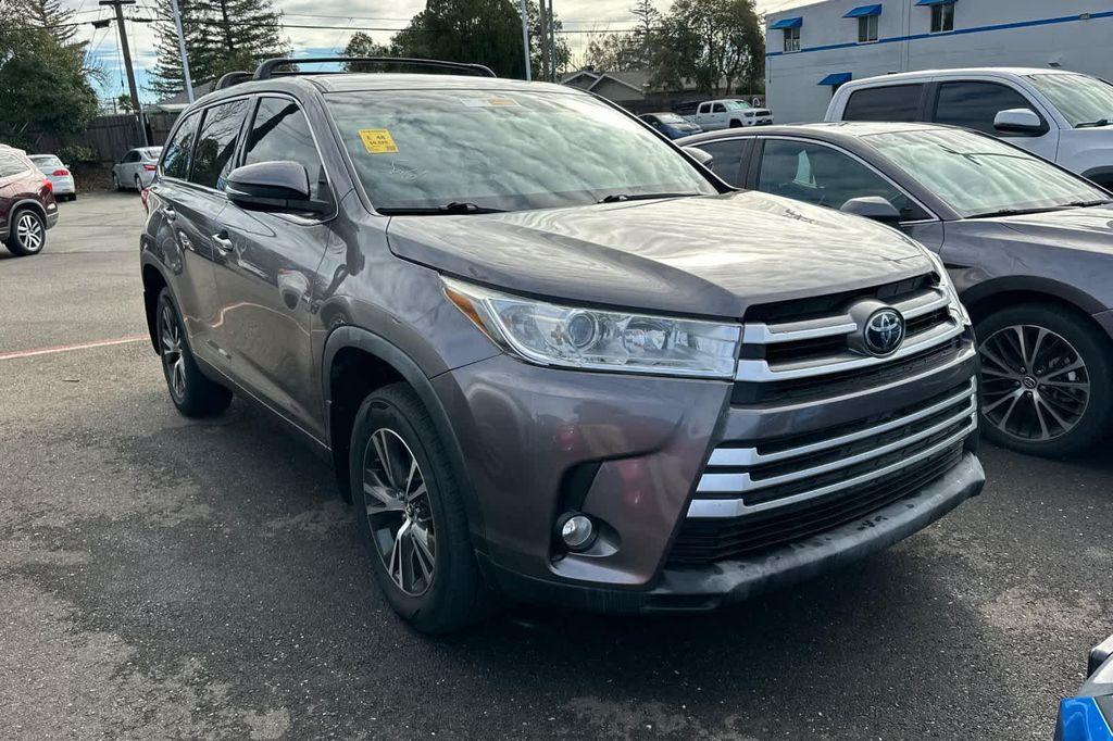 used 2019 Toyota Highlander car, priced at $23,999