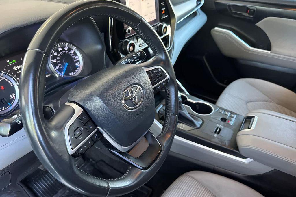 used 2023 Toyota Highlander Hybrid car, priced at $39,084