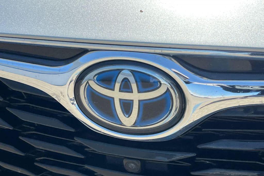 used 2022 Toyota Highlander Hybrid car, priced at $42,962