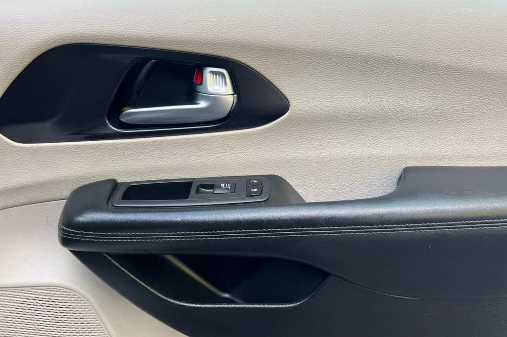 used 2020 Chrysler Pacifica car, priced at $18,977