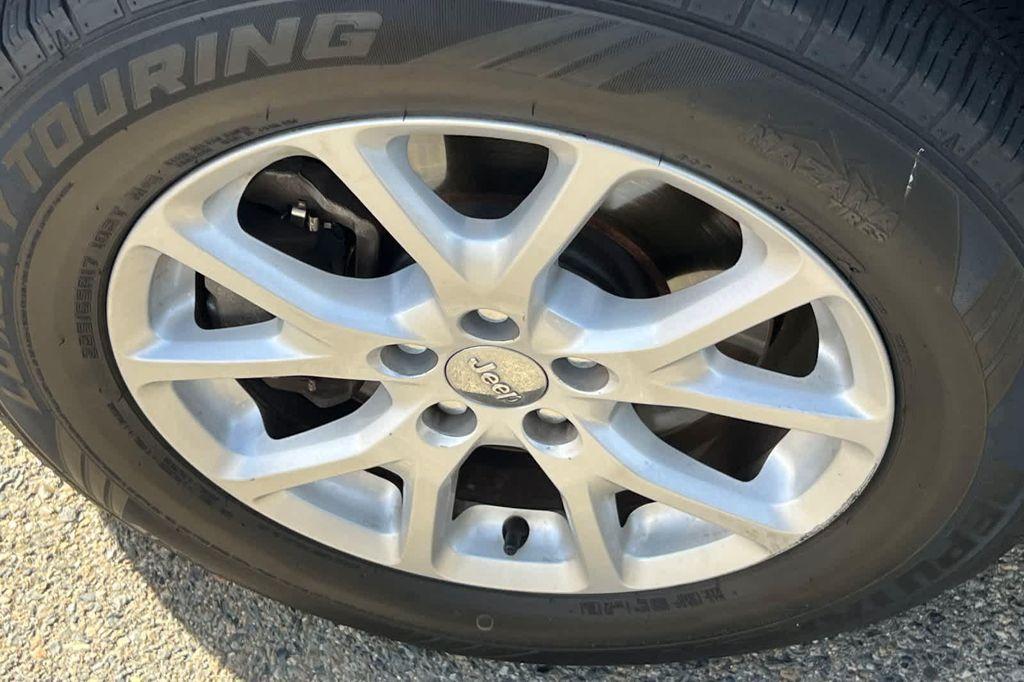 used 2015 Jeep Cherokee car, priced at $16,084