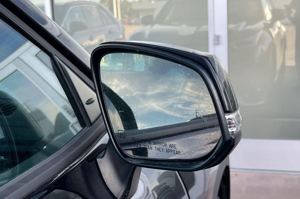 used 2025 Toyota Highlander car, priced at $49,084
