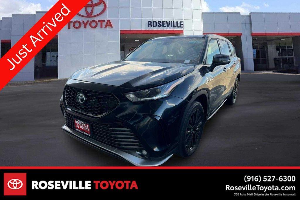 used 2025 Toyota Highlander car, priced at $49,084