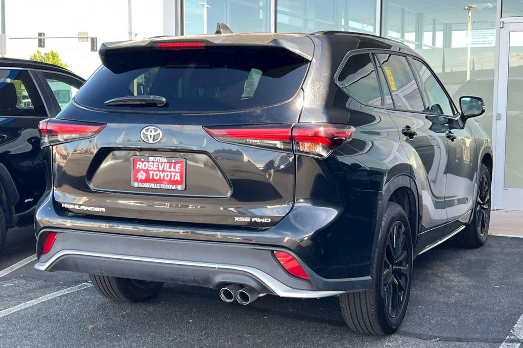 used 2025 Toyota Highlander car, priced at $49,084