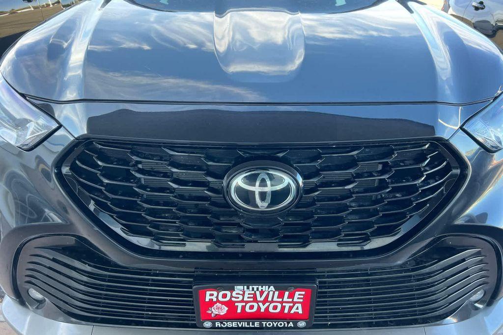 used 2025 Toyota Highlander car, priced at $49,084
