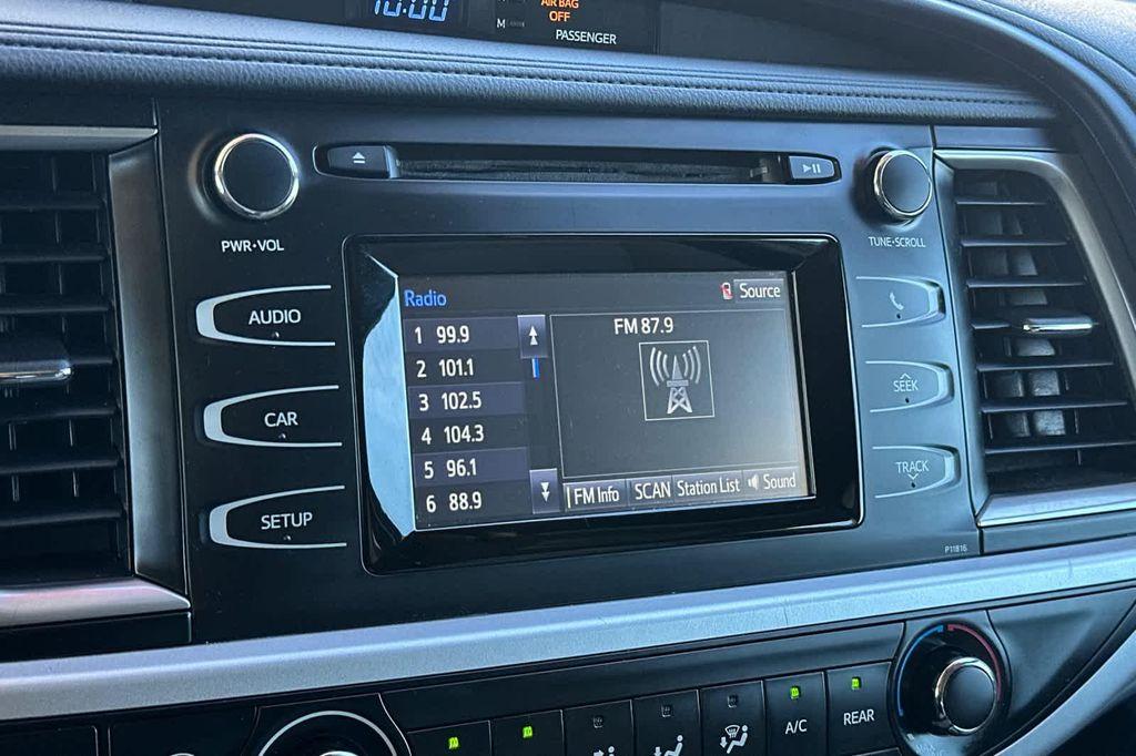 used 2019 Toyota Highlander car, priced at $28,084