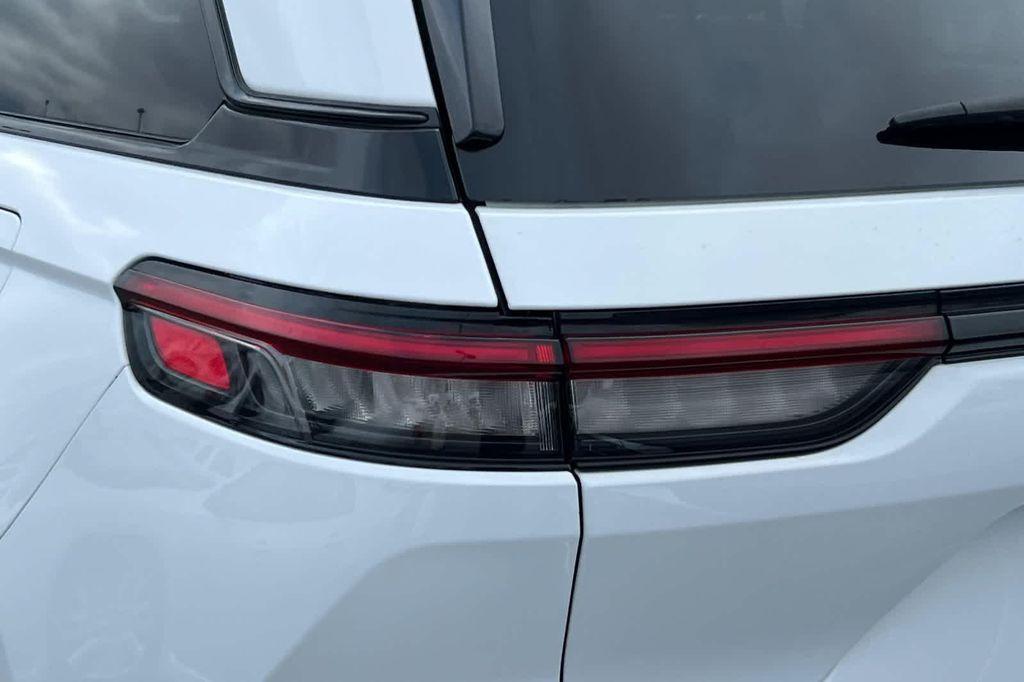 used 2025 Jeep Grand Cherokee car, priced at $37,999
