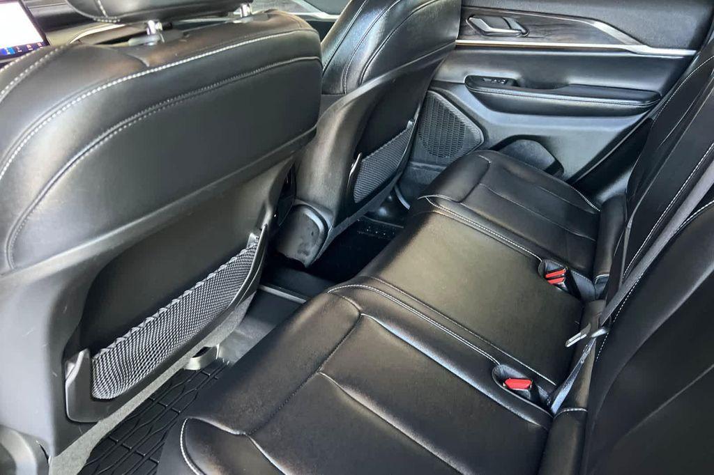 used 2025 Jeep Grand Cherokee car, priced at $37,999