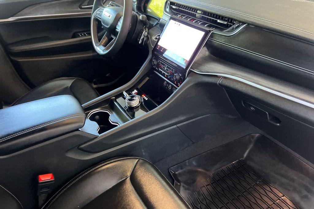 used 2025 Jeep Grand Cherokee car, priced at $37,999