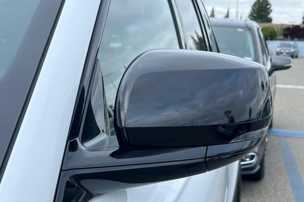 used 2025 Jeep Grand Cherokee car, priced at $37,999