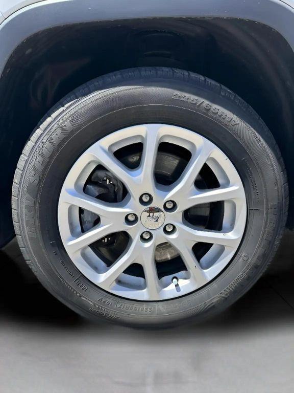 used 2018 Jeep Cherokee car, priced at $13,374