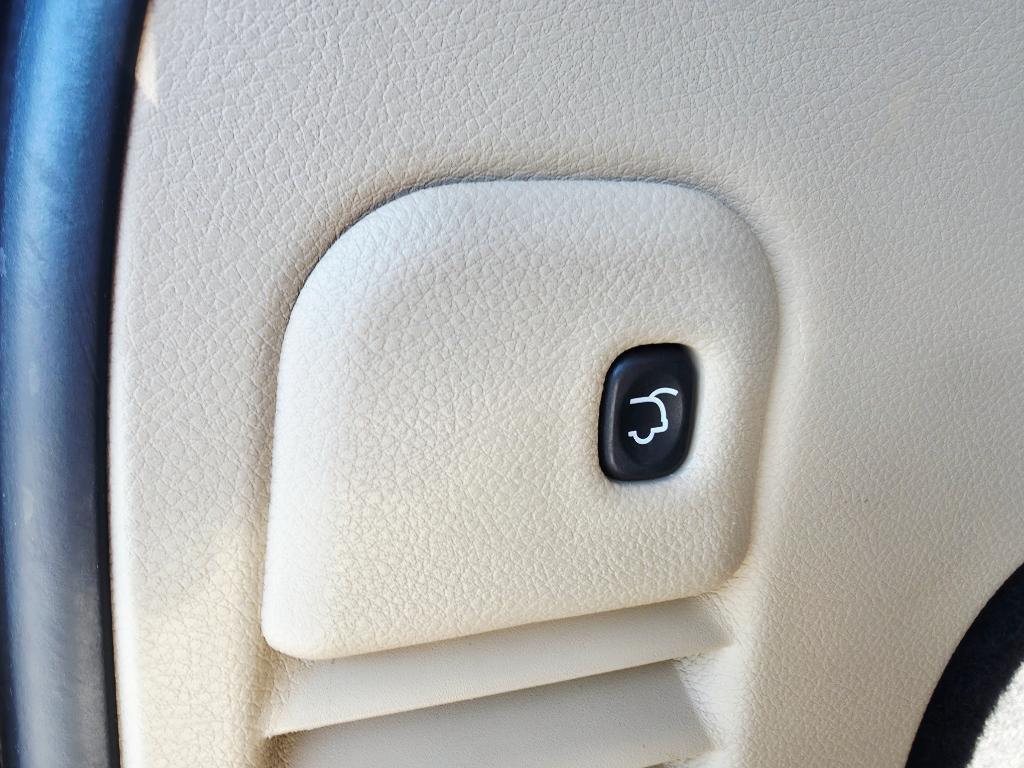 used 2018 Jeep Grand Cherokee car, priced at $15,936
