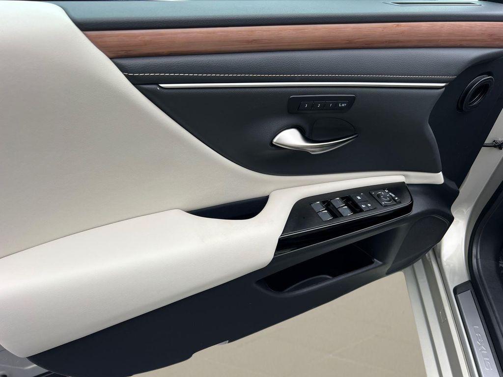 new 2025 Lexus ES 350 car, priced at $49,609