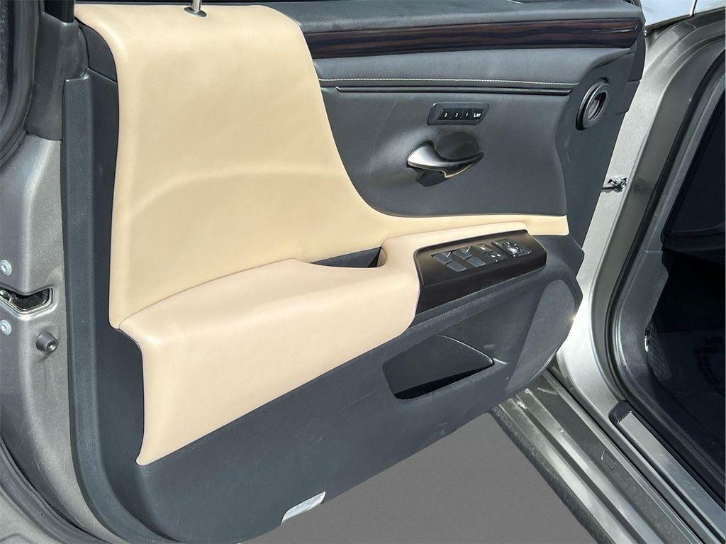 used 2019 Lexus ES 350 car, priced at $25,714